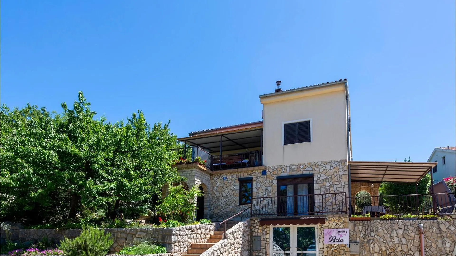 2 Bedroom Amazing Apartment In Njivice