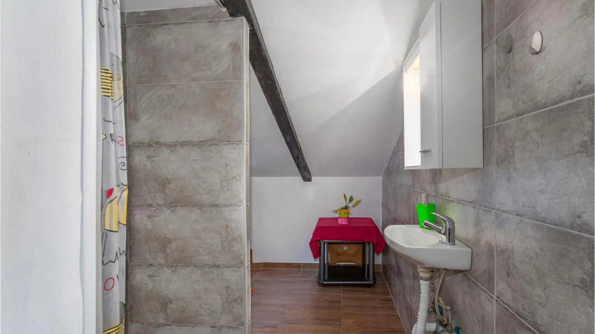 2 Bedroom Amazing Apartment In Njivice 0*,