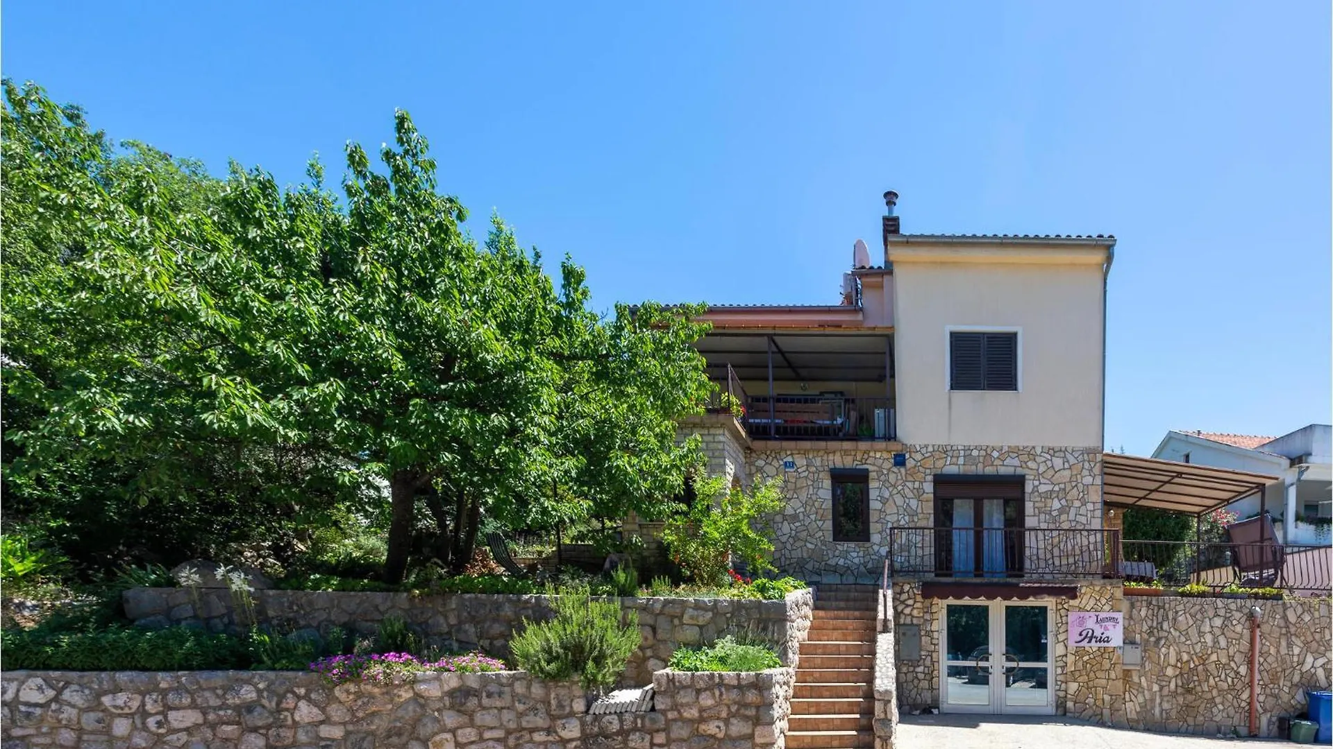 2 Bedroom Amazing Apartment In Njivice