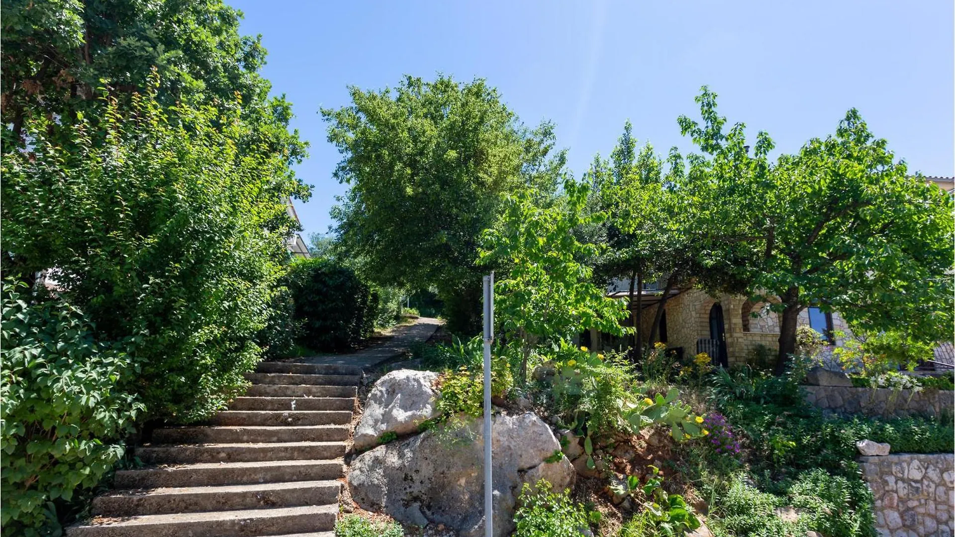 2 Bedroom Amazing Apartment In Njivice Croatia