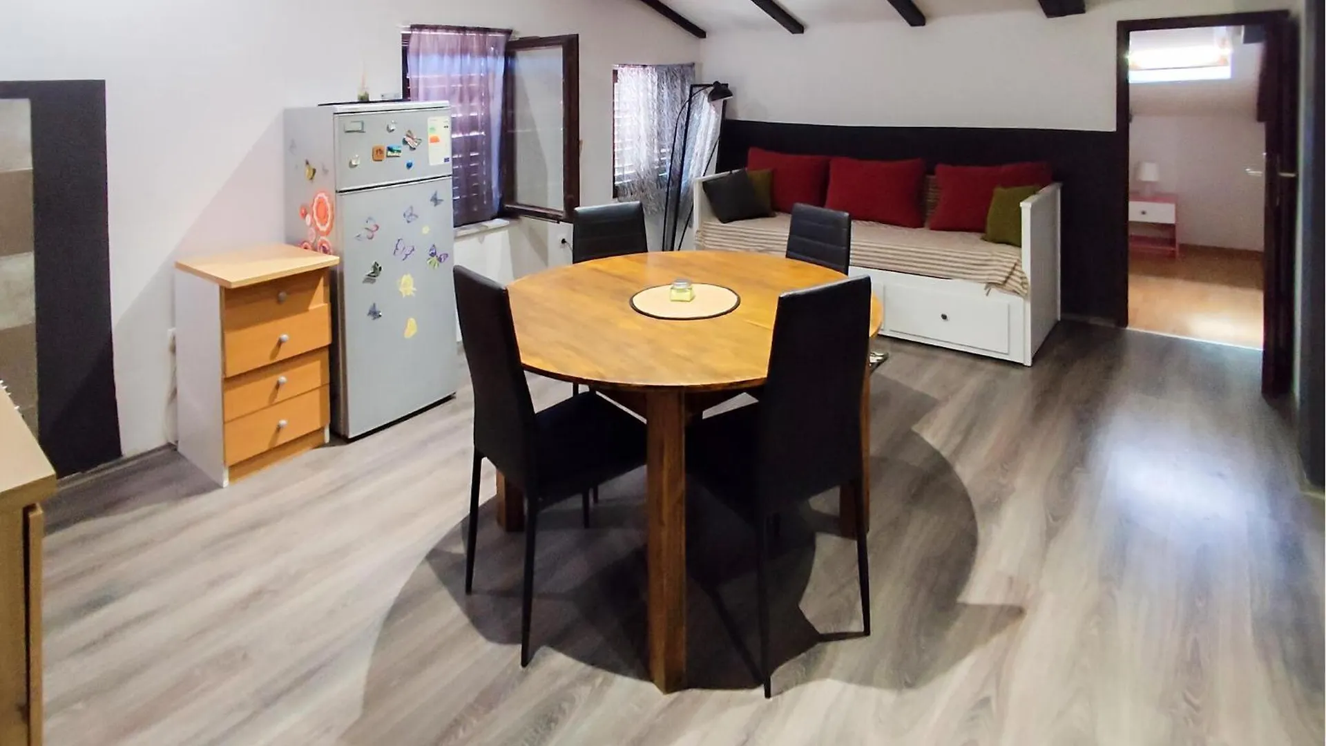 2 Bedroom Amazing Apartment In 니바이스 크로아티아