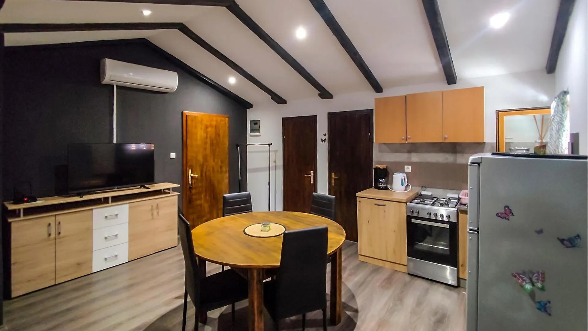 2 Bedroom Amazing Apartment In 니바이스 0*,  크로아티아